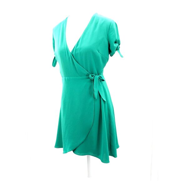 B. Smart Green Mini V-Neck Flowy Tie Shoulder Wrap Mini Dress Size 5 - Picture 1 of 8